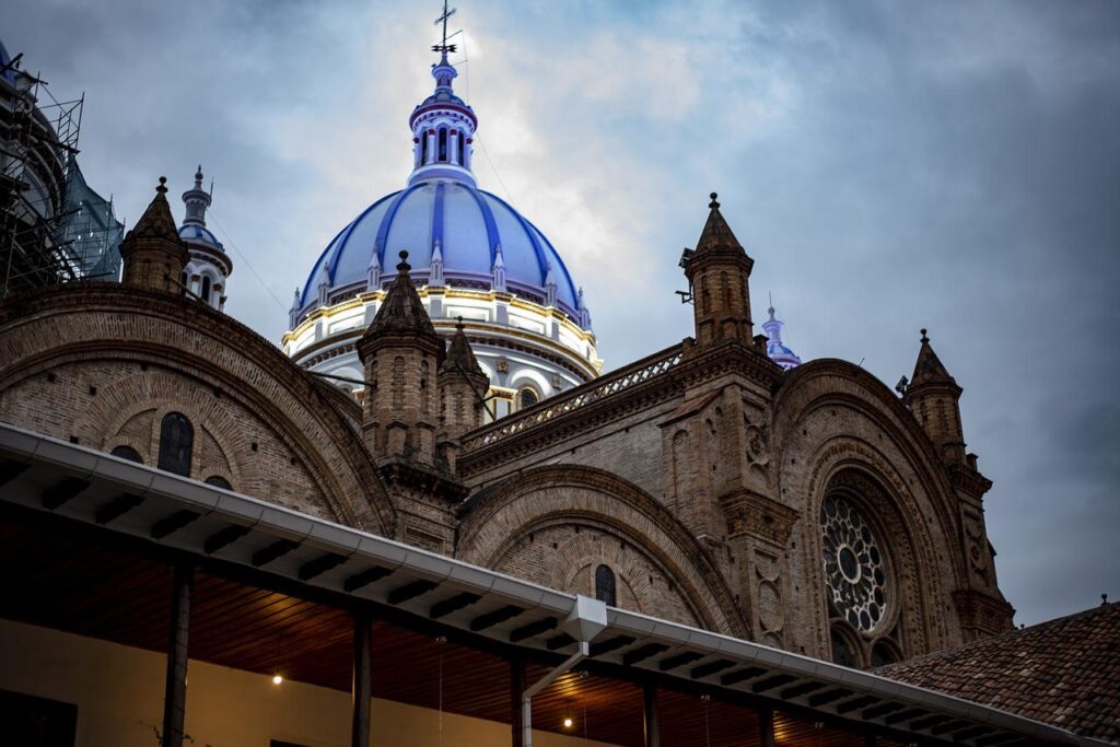 cathedral of cuenca, ecuador, architecture-4067636.jpg